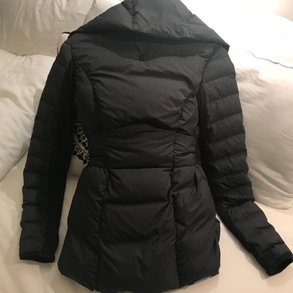 RARE Lululemon Enfold Wrap Puffy Jacket Black Coal - Size 4 - Picture 5 of 5